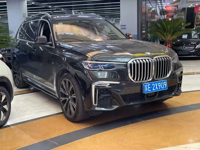 BMW X7 — Фото автомобиля 3