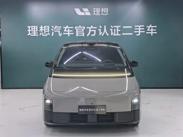 Li Auto MEGA — Фото автомобиля 2