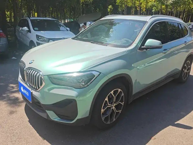 Фотография автомобиля — BMW X1
