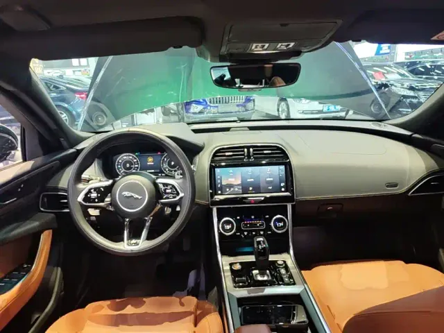 Jaguar XEL — Фото автомобиля 9