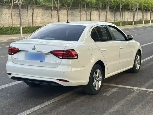 Volkswagen Lavida — Фото автомобиля 10