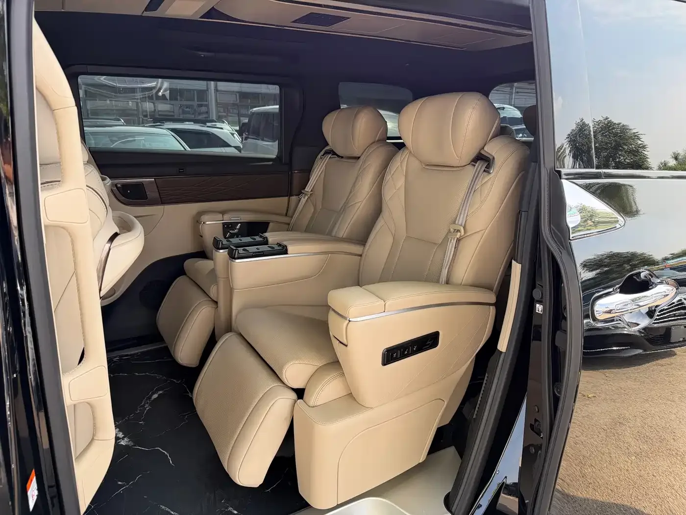 Toyota Alphard 2024 Hybrid 2.5L Prestige Edition — Фото автомобиля 6