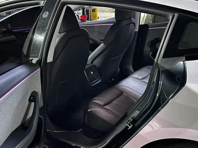 Tesla Model 3 — Фото автомобиля 5