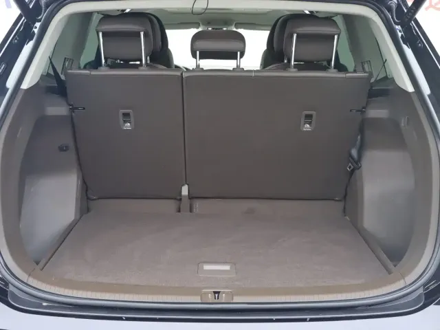 Volkswagen Viloran 2023 Facelift 380TSI Premium Edition — Фото автомобиля 26