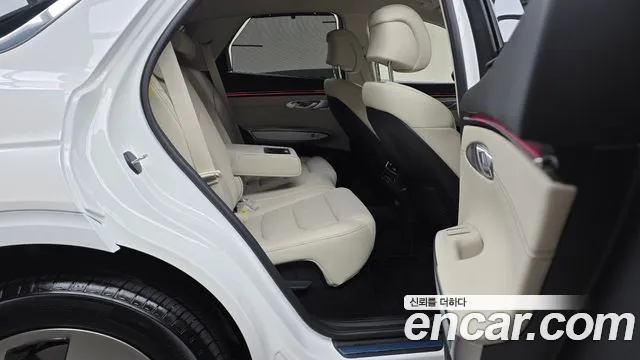 Genesis GV70 — Фото автомобиля 17