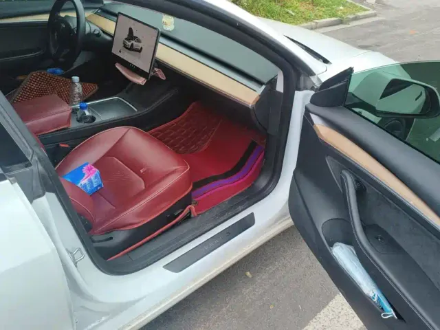 Tesla Model 3 — Фото автомобиля 8