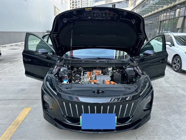Hongqi E-QM5 — Фото автомобиля 7