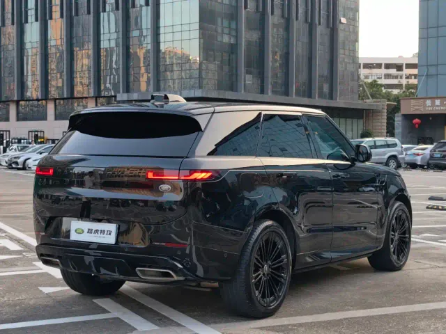 Land Rover Range Rover Sport — Фото автомобиля 12