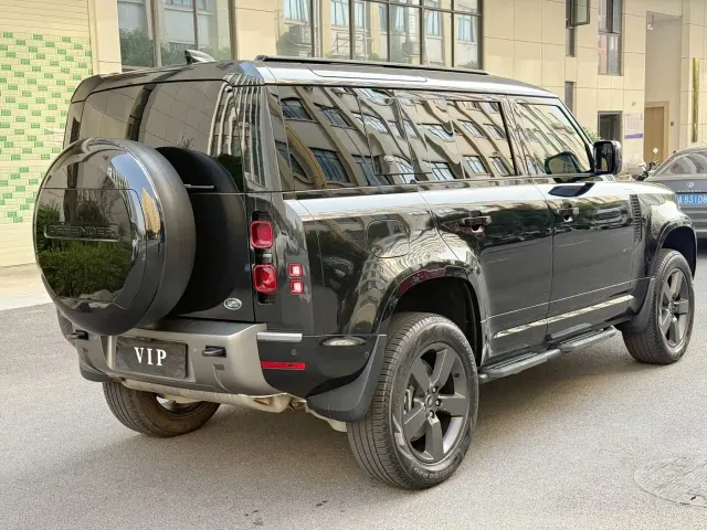 Land Rover Defender — Фото автомобиля 6
