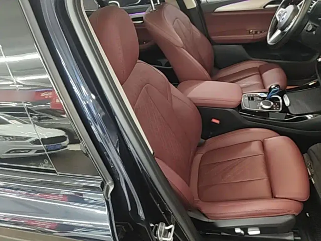 BMW iX3 — Фото автомобиля 24