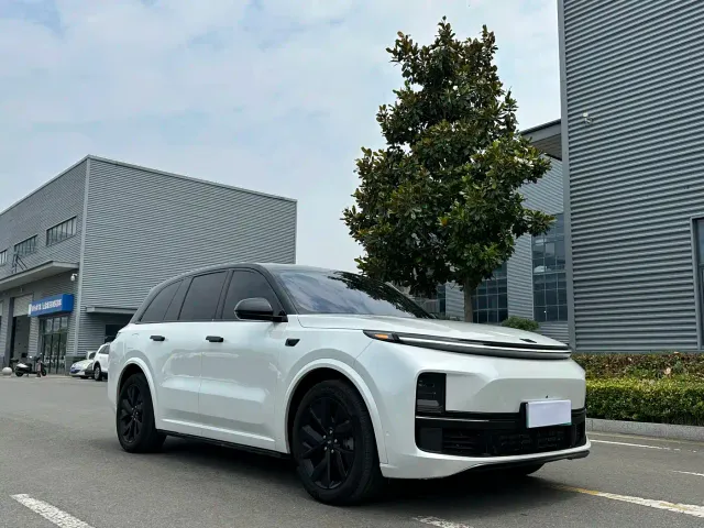 Li Auto L8 — Фото автомобиля 3