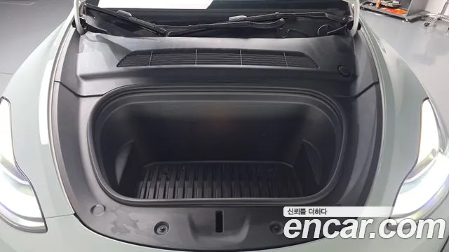 Tesla Model Y — Фото автомобиля 9