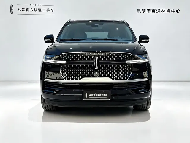 Lincoln Navigator — Фото автомобиля 2