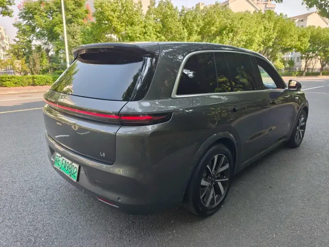 Li Auto L8 — Фото автомобиля 10