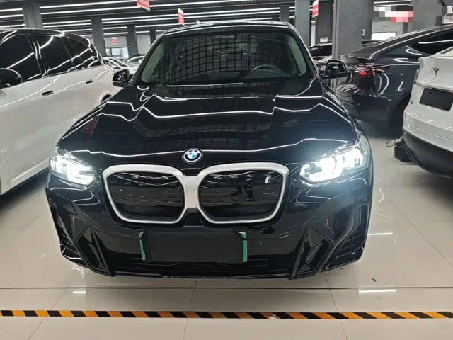 BMW iX3 — Фото автомобиля 2