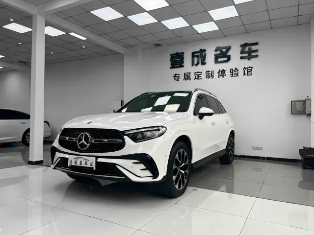 Фотография автомобиля — Mercedes-Benz GLC-Class