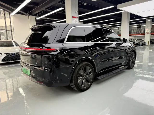 Li Auto L8 — Фото автомобиля 14