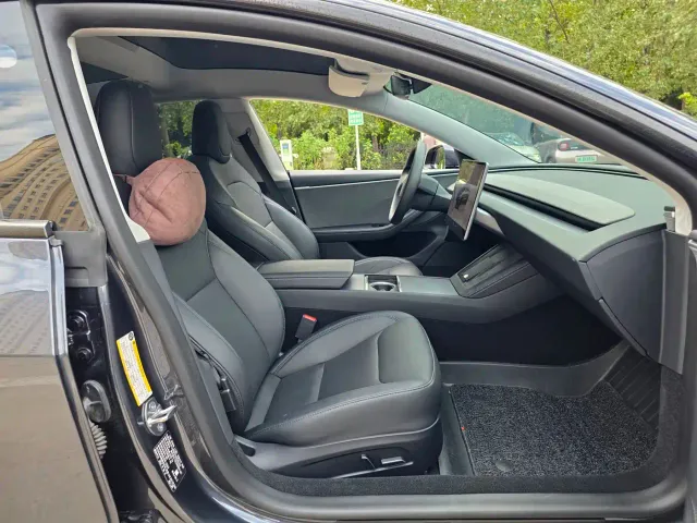 Tesla Model 3 — Фото автомобиля 14
