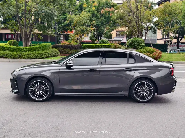 Lynk & Co 03 — Фото автомобиля 11