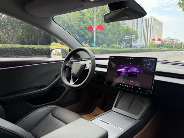 Tesla Model 3 — Фото автомобиля 19