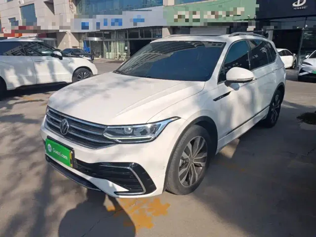 Фотография автомобиля — Volkswagen Tiguan L