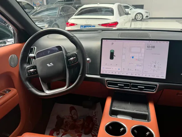 Li Auto L8 — Фото автомобиля 11