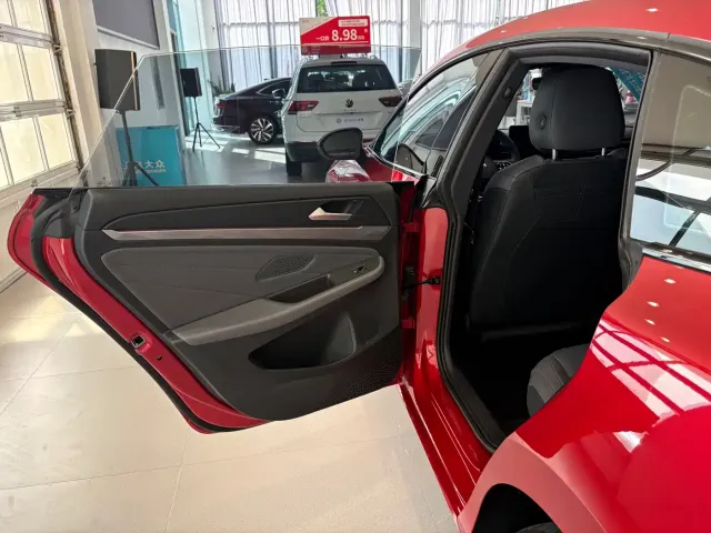 Volkswagen Lamando 2025 Lamando L 2.0T Base — Фото автомобиля 7