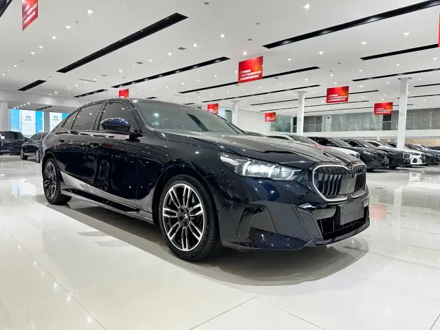 BMW 5 Series — Фото автомобиля 3
