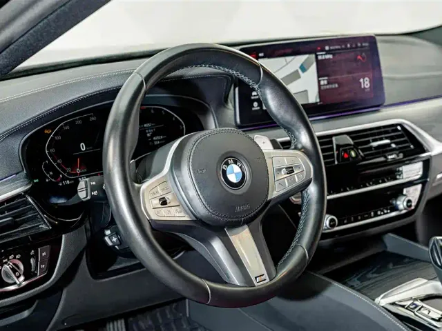 BMW 5 Series — Фото автомобиля 10