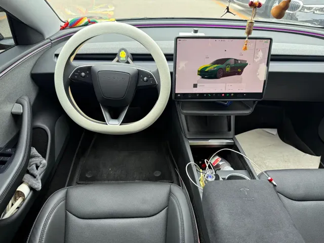 Tesla Model 3 — Фото автомобиля 9