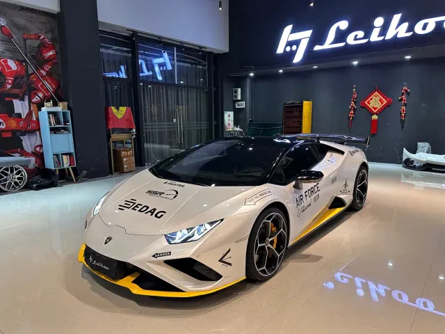 Фотография автомобиля — Lamborghini Huracan