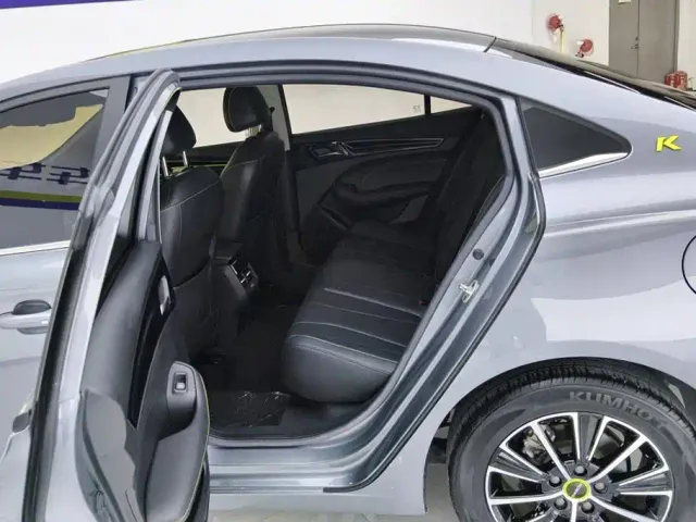 Roewe i5 — Фото автомобиля 11