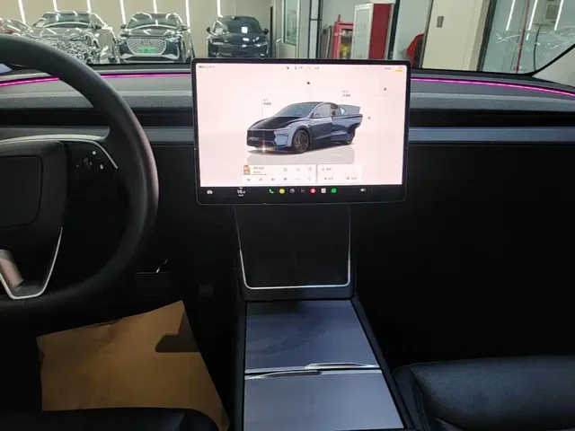 Tesla Model Y — Фото автомобиля 12
