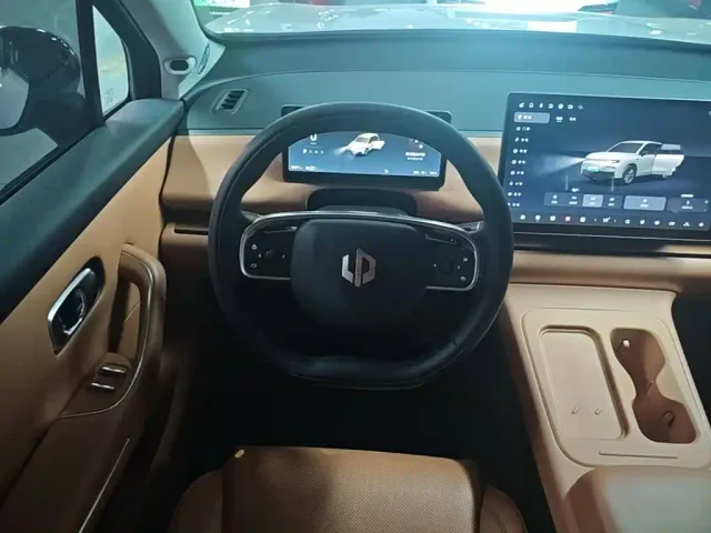 Leapmotor C10 — Фото автомобиля 6