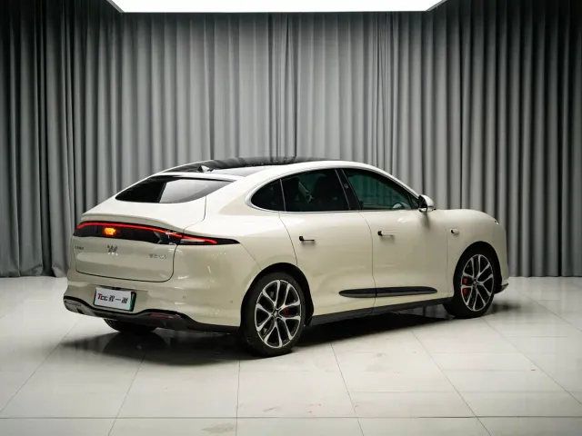 IM Motors LS6 — Фото автомобиля 11