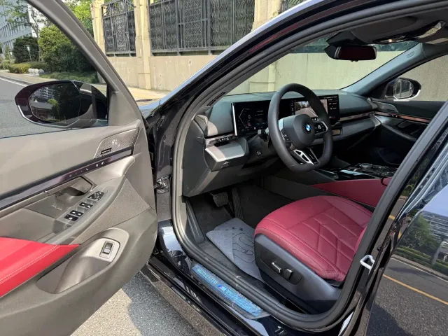 BMW 5 Series — Фото автомобиля 5