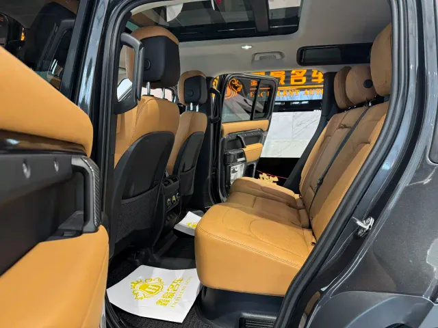 Land Rover Defender — Фото автомобиля 11