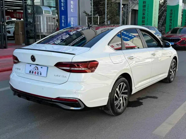 Volkswagen Lavida — Фото автомобиля 9