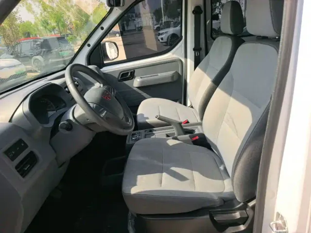 Wuling Yangguang — Фото автомобиля 14