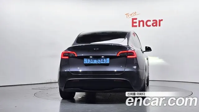 Tesla Model Y — Фото автомобиля 3