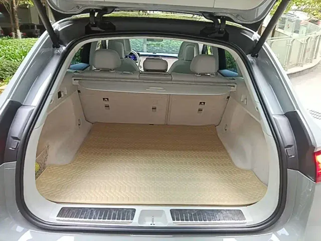 Mercedes-Benz EQE SUV — Фото автомобиля 18
