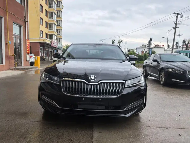 Skoda Superb — Фото автомобиля 2