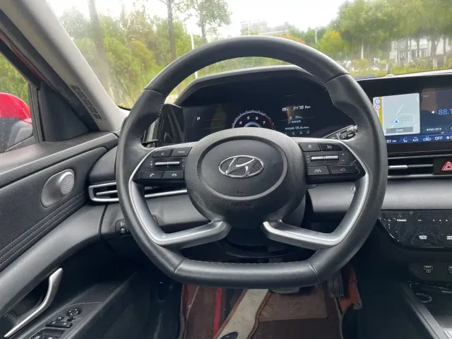 Hyundai Elantra — Фото автомобиля 4