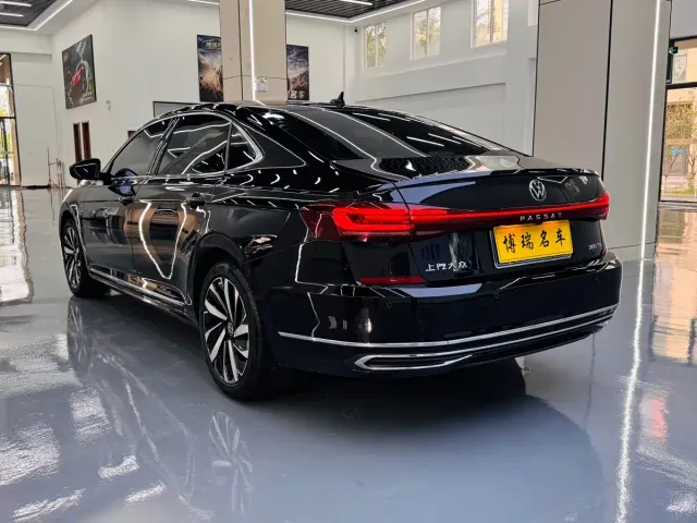 Volkswagen Passat — Фото автомобиля 18