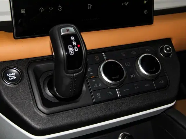 Land Rover Defender — Фото автомобиля 21