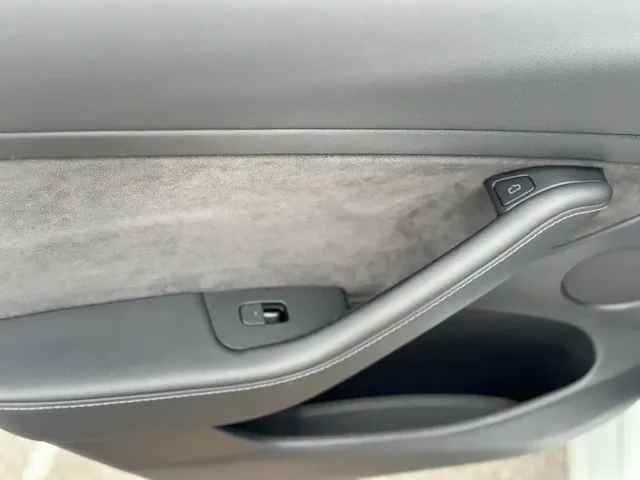 Tesla Model 3 — Фото автомобиля 16