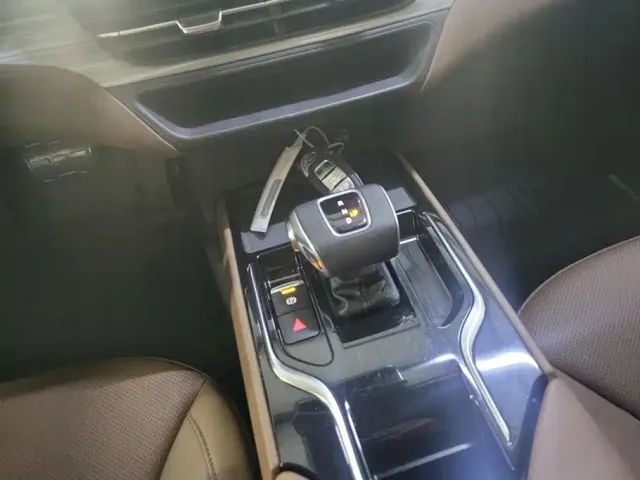 Hongqi E-QM5 — Фото автомобиля 16