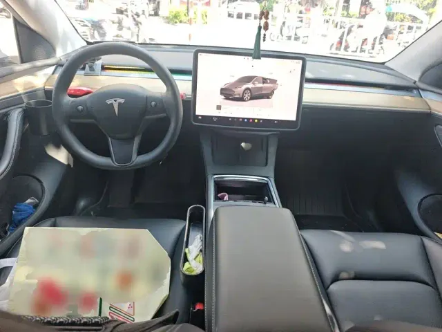 Tesla Model Y — Фото автомобиля 10