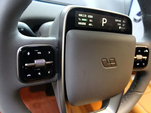 Li Auto i8 — Фото автомобиля 14