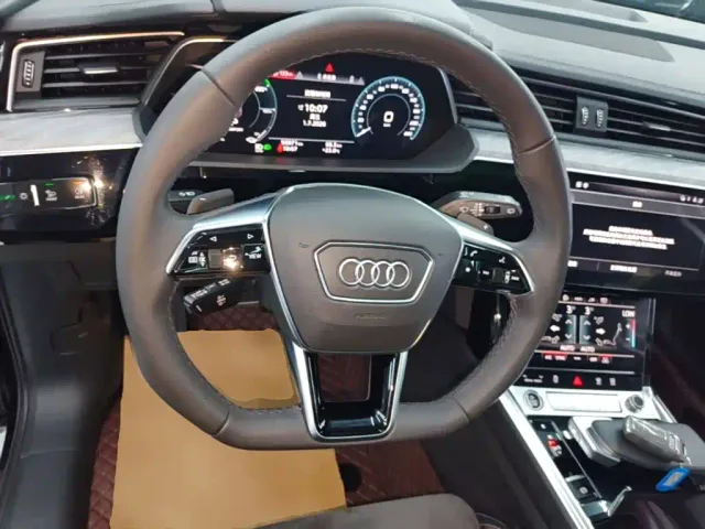 Audi e-tron — Фото автомобиля 10